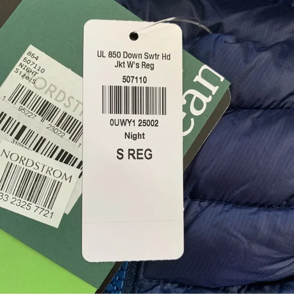 L.L. Bean Women's Ultralight 850 Down Packable Hooded Jacket Navy Size S NWT - Picture 13 of 16